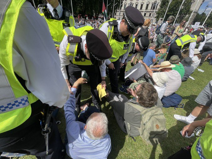 ⚡️inthether🖤✨ (@edmvibes4) on Twitter photo <a href="/Heccles94/">Harry Eccles</a> <a href="/metpoliceuk/">Metropolitan Police</a> <a href="/YvetteCooperMP/">Yvette Cooper</a> has made a mockery of the law and put them in a ridiculous situation 🤦 <a href="/Heccles94/">Harry Eccles</a> <a href="/metpoliceuk/">Metropolitan Police</a> <a href="/YvetteCooperMP/">Yvette Cooper</a> has made a mockery of the law and put them in a ridiculous situation 🤦