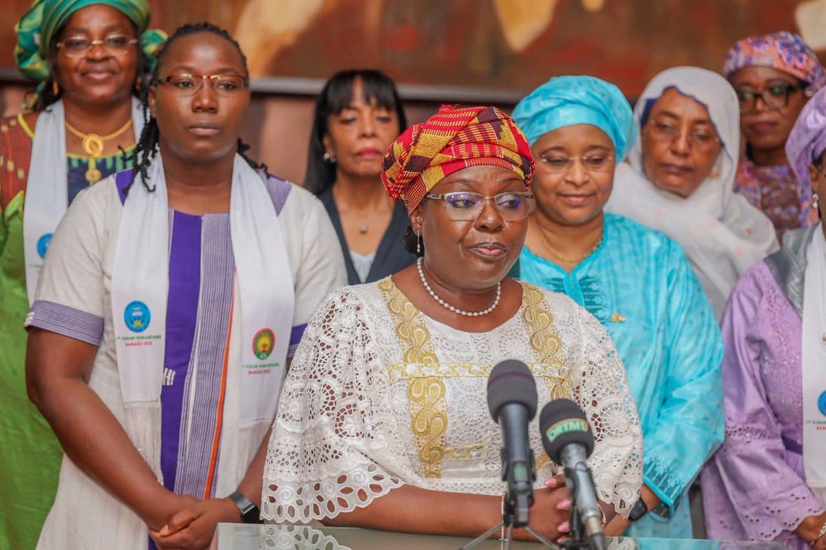 Carol Flore-Smereczniak (@carolfloreun) on Twitter photo #ForumHumanitaireAES2025 | Agir ensemble, maintenant !
À Bamako, le Président de la Transition a réçu les Ministres de l’Action humanitaire de l’AES et des pays invités, aux côtés des Coordonnateurs humanitaires du 🇲🇱 <a href="/k_diagne/">Khassim Diagne</a>, du 🇧🇫 <a href="/CarolfloreUN/">Carol Flore-Smereczniak</a> et du 🇳🇪 <a href="/mamakeita_mama/">Mama Keita</a>. #ForumHumanitaireAES2025 | Agir ensemble, maintenant !
À Bamako, le Président de la Transition a réçu les Ministres de l’Action humanitaire de l’AES et des pays invités, aux côtés des Coordonnateurs humanitaires du 🇲🇱 <a href="/k_diagne/">Khassim Diagne</a>, du 🇧🇫 <a href="/CarolfloreUN/">Carol Flore-Smereczniak</a> et du 🇳🇪 <a href="/mamakeita_mama/">Mama Keita</a>.