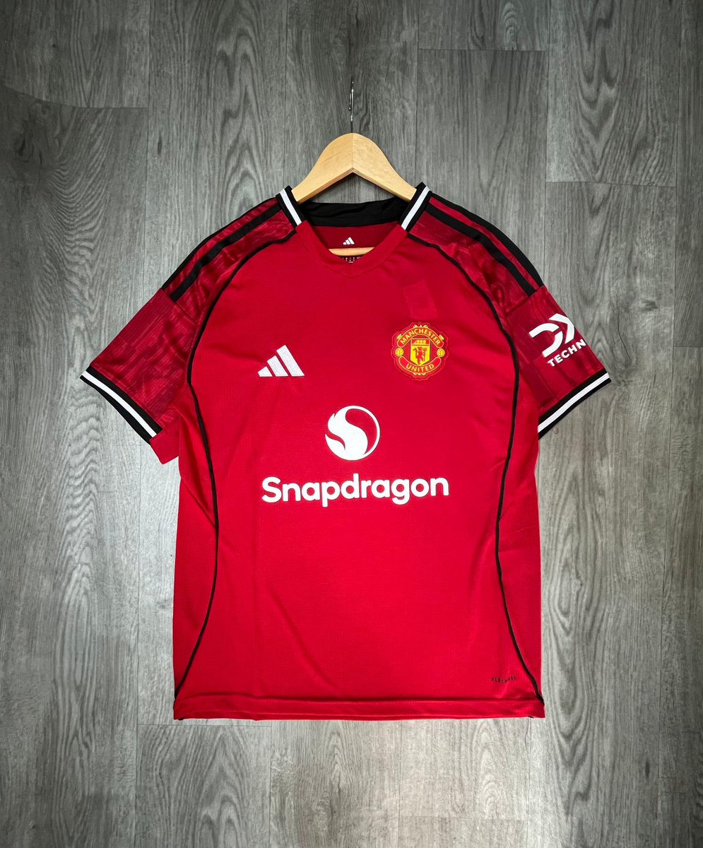 H4SS4N_'s tweet photo. 👕Kit: Manchester United Club kit 

🏷️Price: 15000
🏷️ Customization: 2500(optional)
🏷️ Delivery fee: 3500(varies by location)

Sizes are available in: Medium, Large, XL, XXL https://t.co/dYS5CKZXob