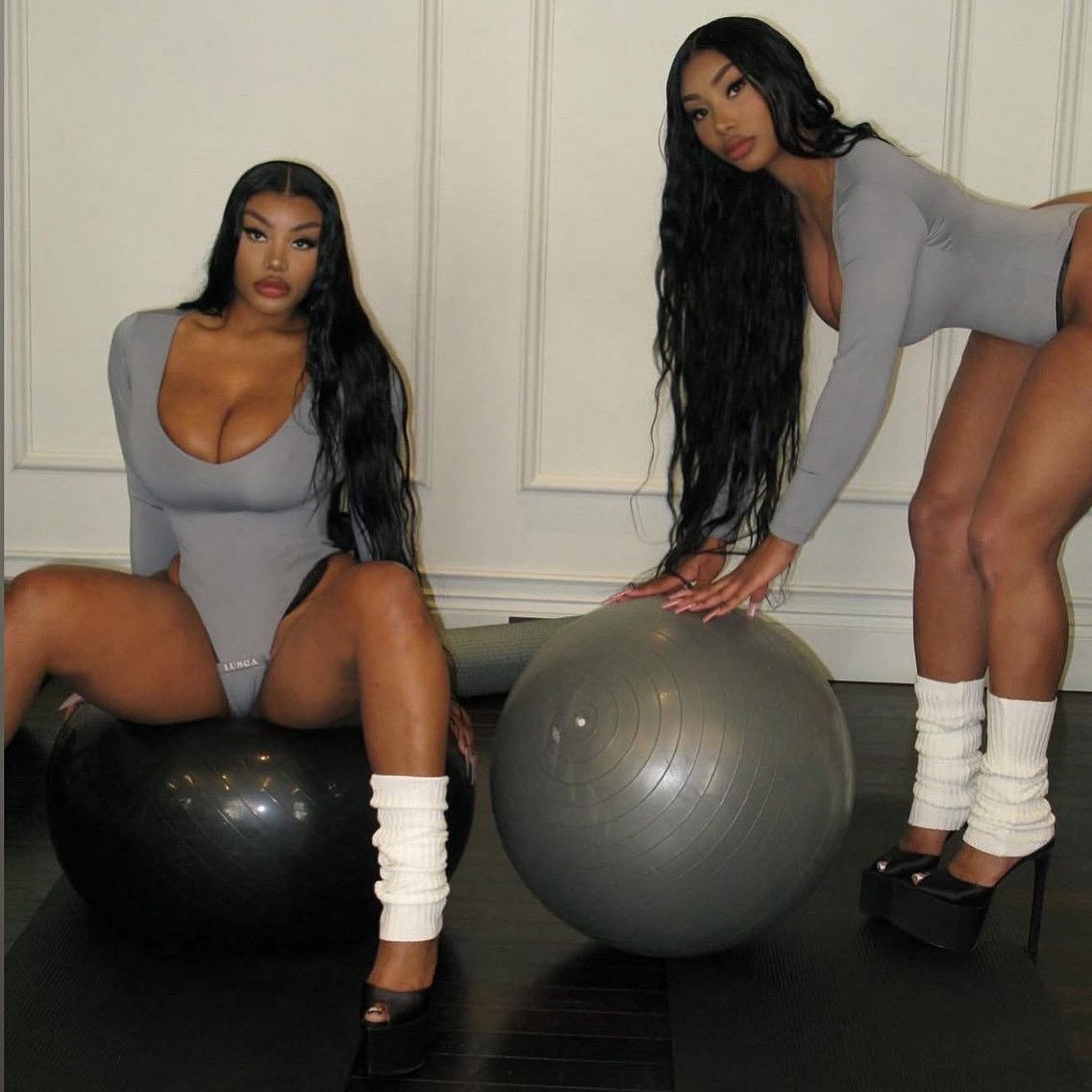 Sex Bloom va Sky Bound Bloom Chiroyli liboslarda lezbiyenlar