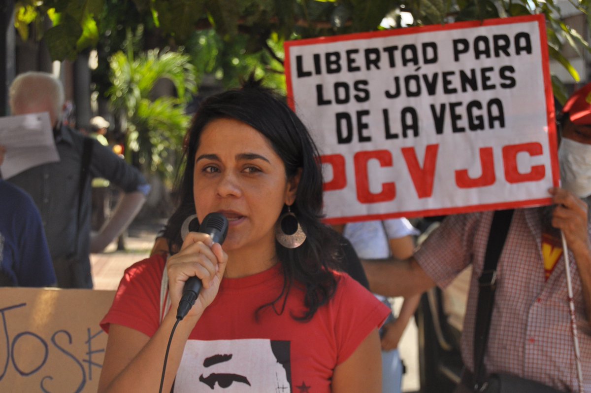 #AHORA Antonio González, integrante de <a href="/SurgentesDDHH/">SurGentes</a> y Marino Alvarado de <a href="/_Provea/">PROVEA</a>, se encuentran en los Tribunales de Caracas para introducir un recurso de Habeas Corpus a favor de la activista Martha Lía Grajales, detenida arbitrariamente el viernes por organismos policiales