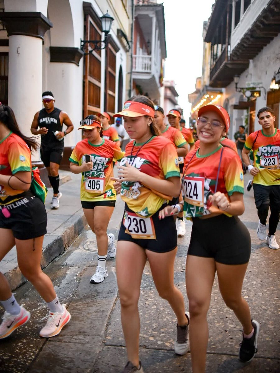 Dumek Turbay Paz (@dumek_turbay) on Twitter photo En el marco de la #SemanaDeLaJuventud, más de 600 pelaos llenaron de color y energía el #CentroHistórico de #Cartagena
La Carrera #JovenRun, organizada por nuestra <a href="/SecparCTG/">Secretaria de Desarrollo Social Ctg</a>, fue todo un éxito. ¡El deporte es vida! Gracias a todos por participar.
#Cartagena, En el marco de la #SemanaDeLaJuventud, más de 600 pelaos llenaron de color y energía el #CentroHistórico de #Cartagena
La Carrera #JovenRun, organizada por nuestra <a href="/SecparCTG/">Secretaria de Desarrollo Social Ctg</a>, fue todo un éxito. ¡El deporte es vida! Gracias a todos por participar.
#Cartagena,