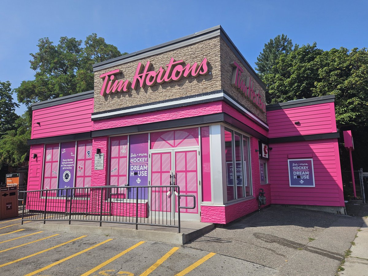 The Junction Tim Hortons has been turned into a pink hockey dream house for a PWHL / Barbie collaboration.  

#Barbie #Timhortons #JunctionTO #Pink