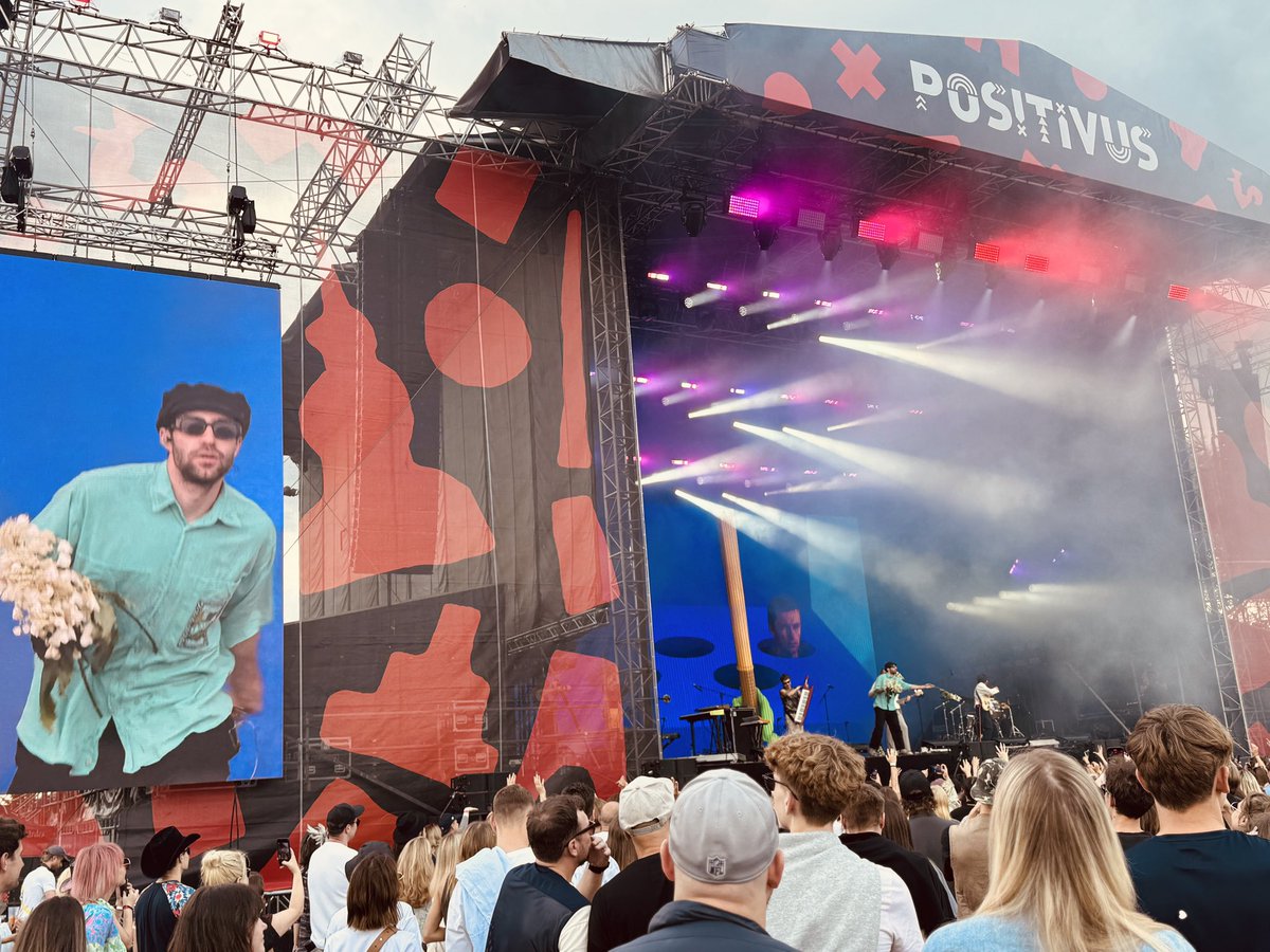 Positivus Festival (@positivus) on Twitter photo .<a href="/CarnivalYouth/">Carnival Youth</a> uz galvenās skatuves pārsteidz ar <a href="/FINKIS_H/">Helvijs Fiņķis</a>, puķēm un jaunu dziesmu. Sola vēl citus pārsteigumus! .<a href="/CarnivalYouth/">Carnival Youth</a> uz galvenās skatuves pārsteidz ar <a href="/FINKIS_H/">Helvijs Fiņķis</a>, puķēm un jaunu dziesmu. Sola vēl citus pārsteigumus!