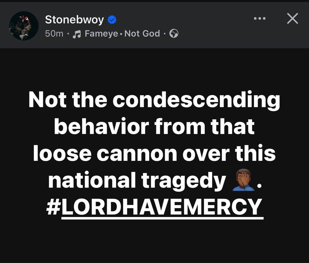 Larbi_SarkCess's tweet image. Stonebwoy still pressing your man ein neck on Facebook. Efo don’t stop cooking 😂😂😂😂😂😂😂