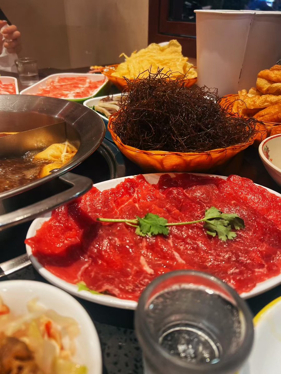 liuweny72668944's tweet image. ˶🥘˶ʜᴀᴘᴘʏ ᴅᴀʏs

“在40℃的天气吃着100℃的火锅”