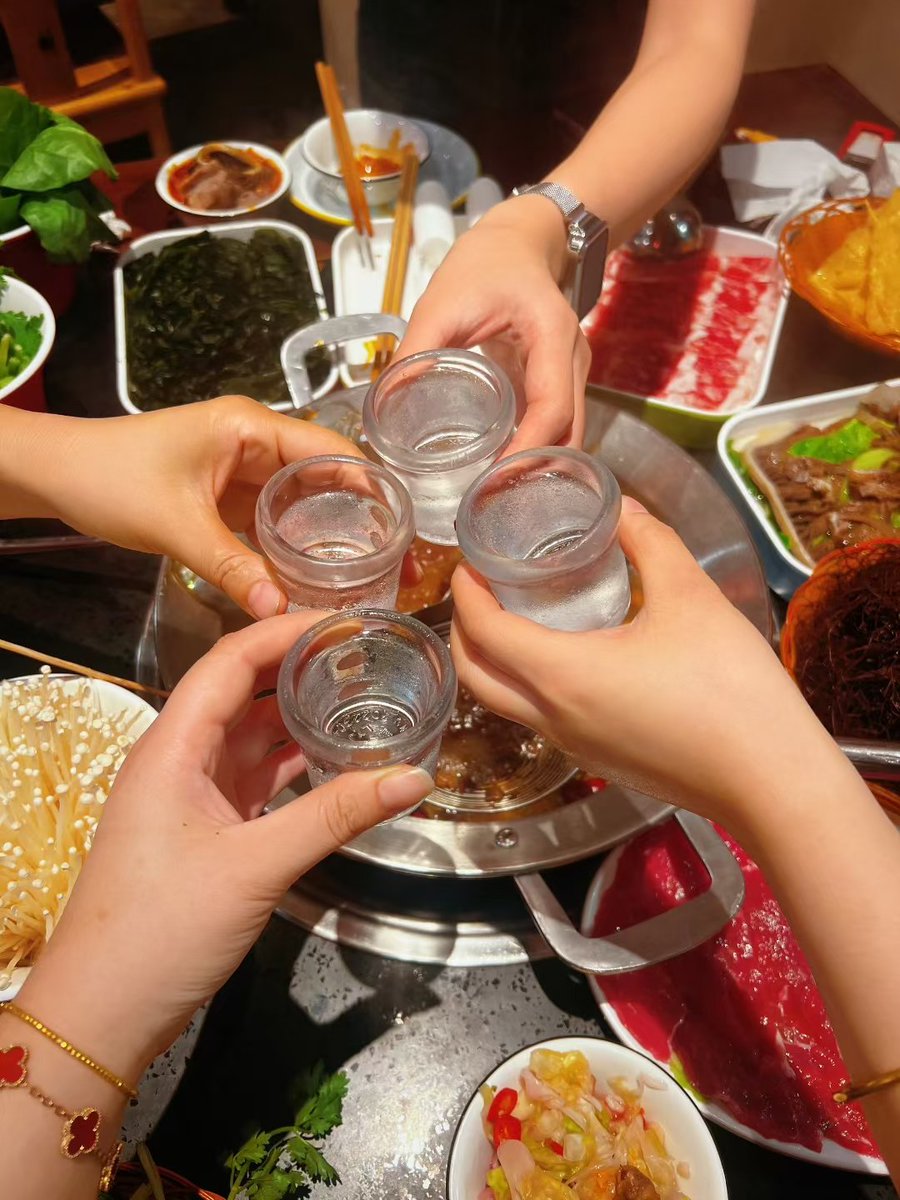 liuweny72668944's tweet image. ˶🥘˶ʜᴀᴘᴘʏ ᴅᴀʏs

“在40℃的天气吃着100℃的火锅”