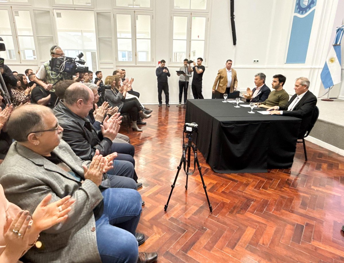 Gustavo Menna (@gustamenna) on Twitter photo CONCURSOS DE TITULARIDAD DOCENTE, UN RECONOCIMIENTO AL MÉRITO Y A LA TRAYECTORIA
Compartí con el gobernador <a href="/NachoTorresCH/">Nacho Torres</a> y con el ministro de Educación, <a href="/joseluispunta/">José Luis Punta</a>, el lanzamiento de los Concursos de Titularidad Docente en el Nivel Secundario que se vuelven a hacer después CONCURSOS DE TITULARIDAD DOCENTE, UN RECONOCIMIENTO AL MÉRITO Y A LA TRAYECTORIA
Compartí con el gobernador <a href="/NachoTorresCH/">Nacho Torres</a> y con el ministro de Educación, <a href="/joseluispunta/">José Luis Punta</a>, el lanzamiento de los Concursos de Titularidad Docente en el Nivel Secundario que se vuelven a hacer después
