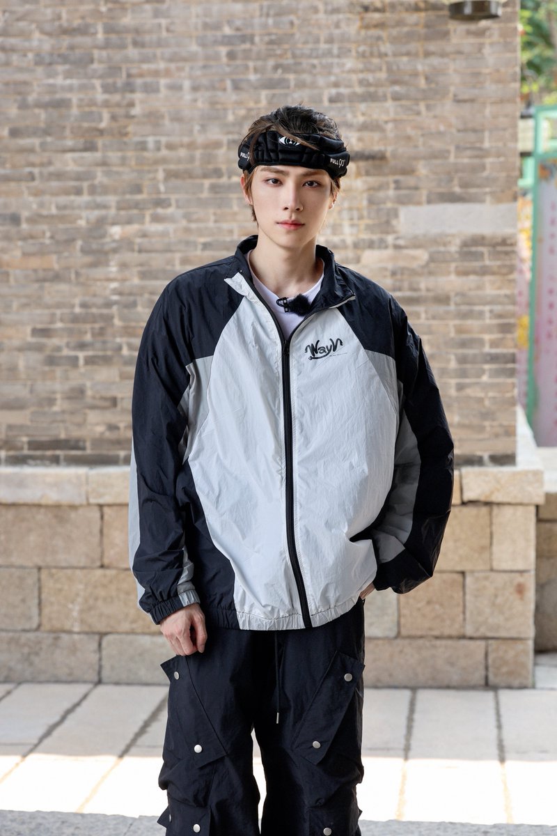 Wayv 威神V シャオジュン パズル Gkx34wIWkAATGmk.jpg