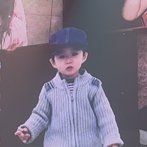 Aiddlii's tweet image. the shadow of theo as a baby behind him.. so much thought went into this stage im in tears…💔💔💔