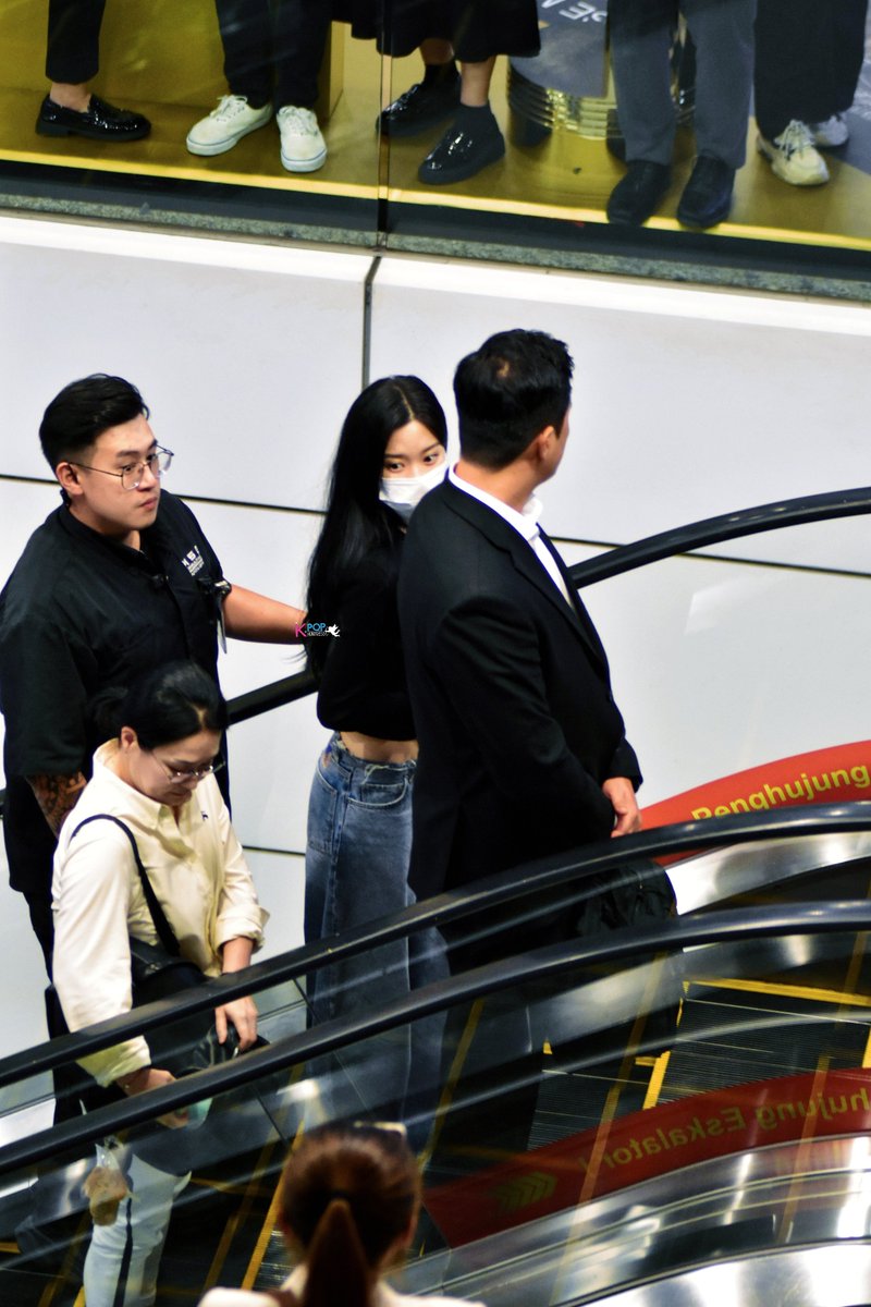 250809 | LEE JONG SUK &amp; MUN KA YOUNG spotted at KLIA for Law and The City: Kuala Lumpur Star Tour! 🌟🇲🇾 Happening this weekend!

A warm welcome to Malaysia for both of you~

🗓 10 AUG 2025 (SUN) | 7:30PM
📍 Pavilion KL, Main Entrance

#tvNAsia #BestKoreanEntertainment