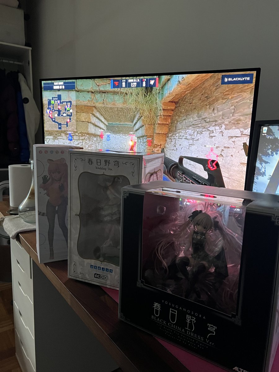 Chuurosangue's tweet image. @dn___666 -$2k and still no car ☹️