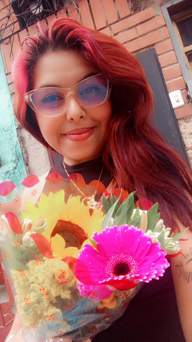 Adivinen quién anda con videollamada en oferta??? Uff.. está cachetona que le creció el jurel.. 10 min por 1000 bs y un regalito sorpresa..