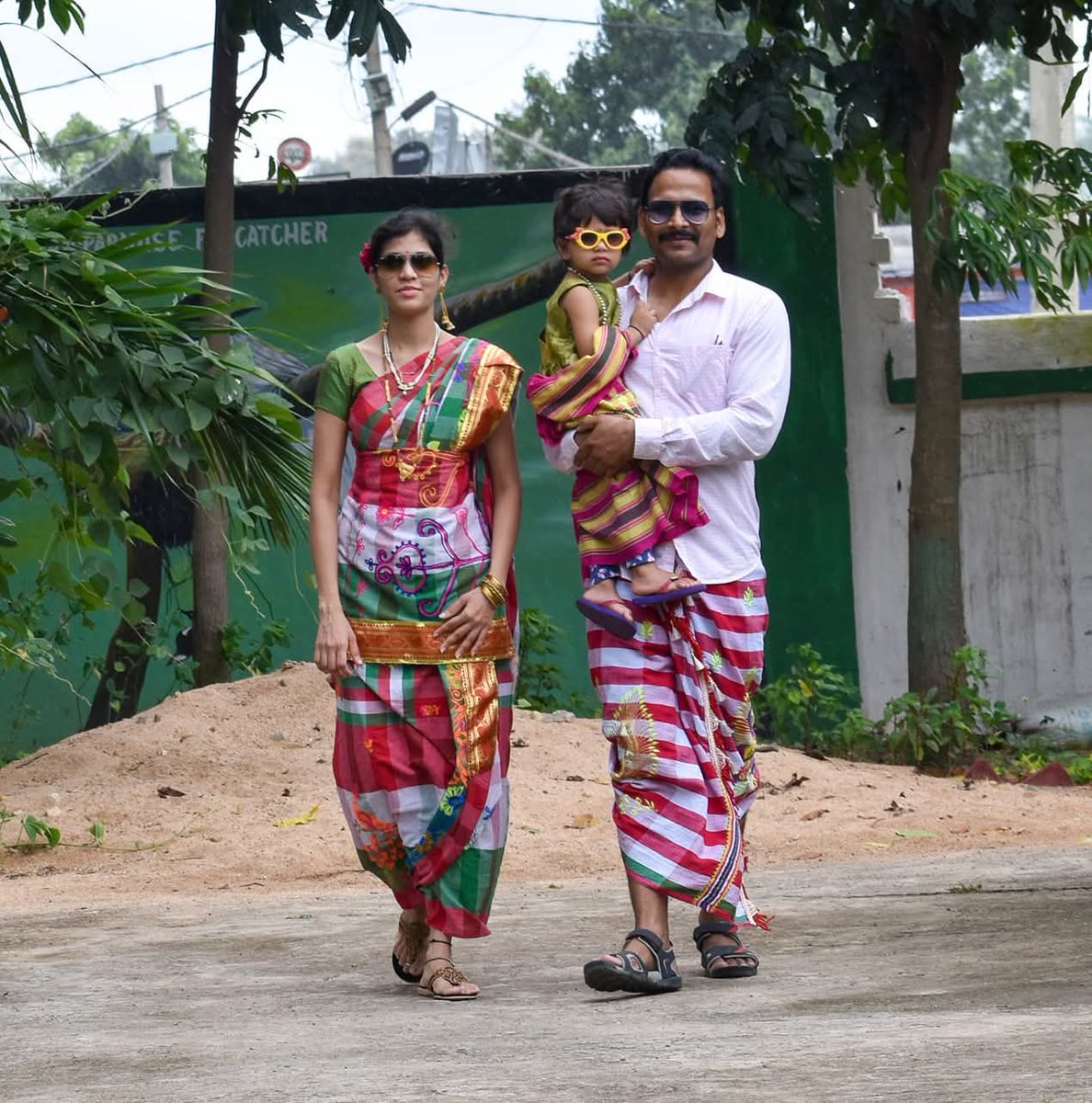 आदिवासींच्या अनेक प्रथा-परंपरा, त्यातील प्रगल्भता आणि निसर्गाशी नातं -आधुनिक जगालाही हेवा वाटावा असं आहे.  निसर्गपूरक, पर्यावरणपूरक जीवनशैली आजच्या काळाची तातडीची गरज आहे. 🌳🌏

#indigenouspeoplesday2025
#CelebratingTribalhood #AdivasiDivas <a href="/TribalArmy/">Tribal Army</a>