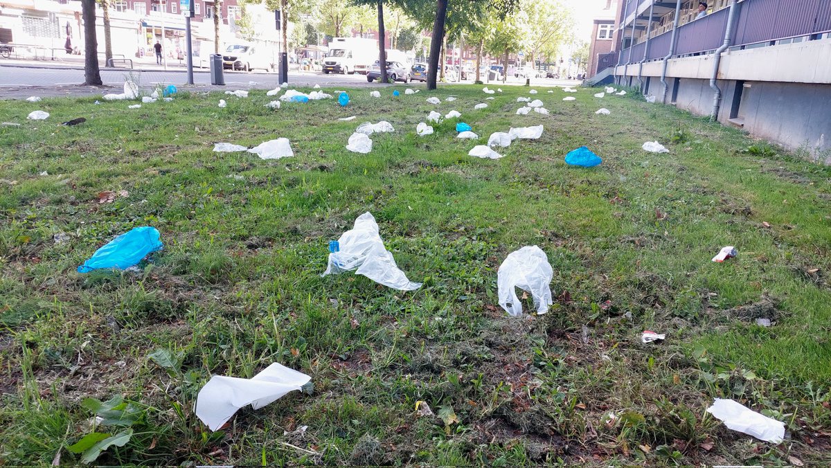 Zwerfie Rotterdam (@zwerfierdam) on Twitter photo Nederland kan niet langer achterblijven. Wanneer stoppen we eindelijk eens met die gratis wegwerptasjes rond niet-verpakte producten <a href="/ThierryAartsen/">Thierry Aartsen</a>? Nederland kan niet langer achterblijven. Wanneer stoppen we eindelijk eens met die gratis wegwerptasjes rond niet-verpakte producten <a href="/ThierryAartsen/">Thierry Aartsen</a>?