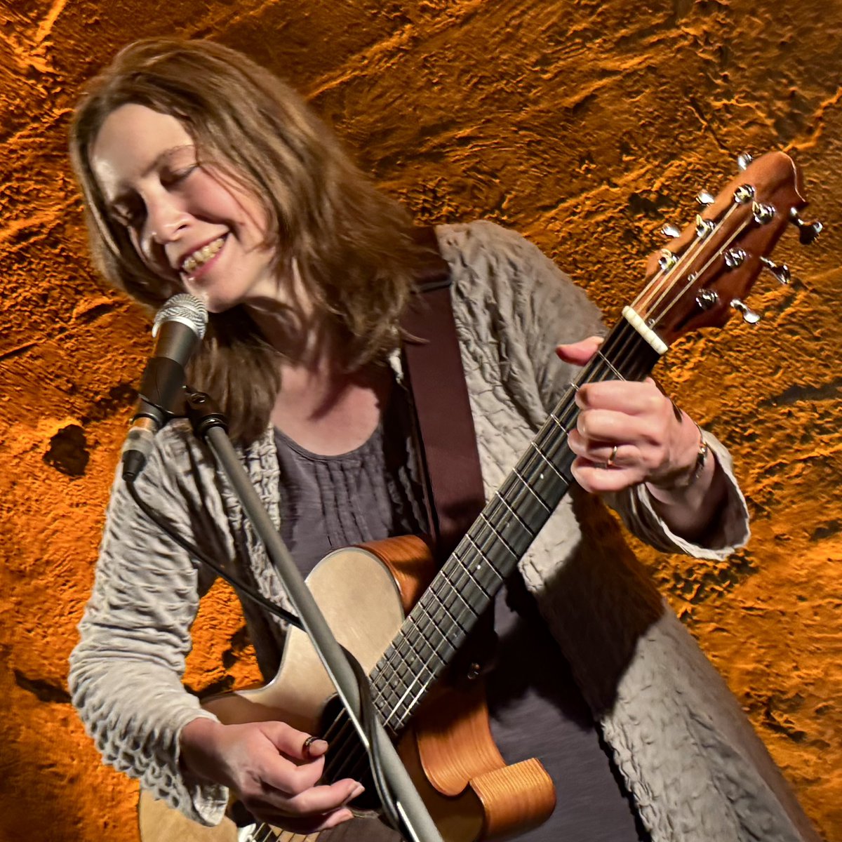 sarahmcquaid's tweet image. Here are pics (more in continuation below) taken by Martin during Wednesday night’s #techrehearsal that showcase the beautiful #stagelighting he’s designed for the #tour, using #uplighters behind me to create different effects for every song in the set! Oh, and there’s a -&amp;gt;