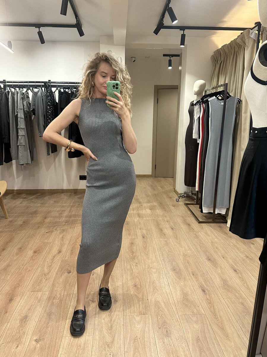 Сегодня купила классное платье и в очередной раз подумала, как же мне повезло от природы с фигурой.