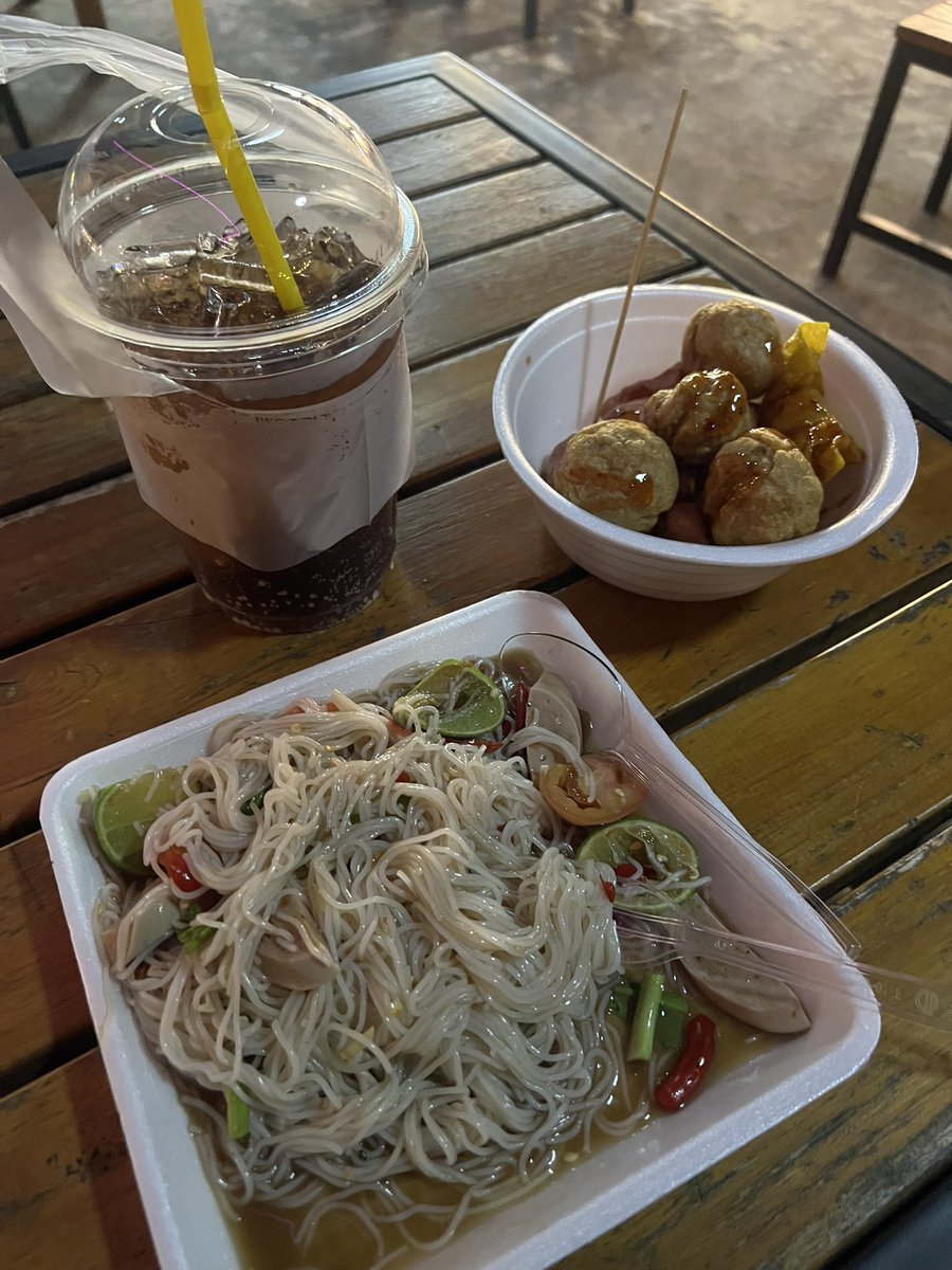 Issarapap92's tweet image. วันหยุดโครตจะเหงา อยากกินเหล้าได้กินน้ำโค้ก แง้แง้ #ต้าวPlus+++