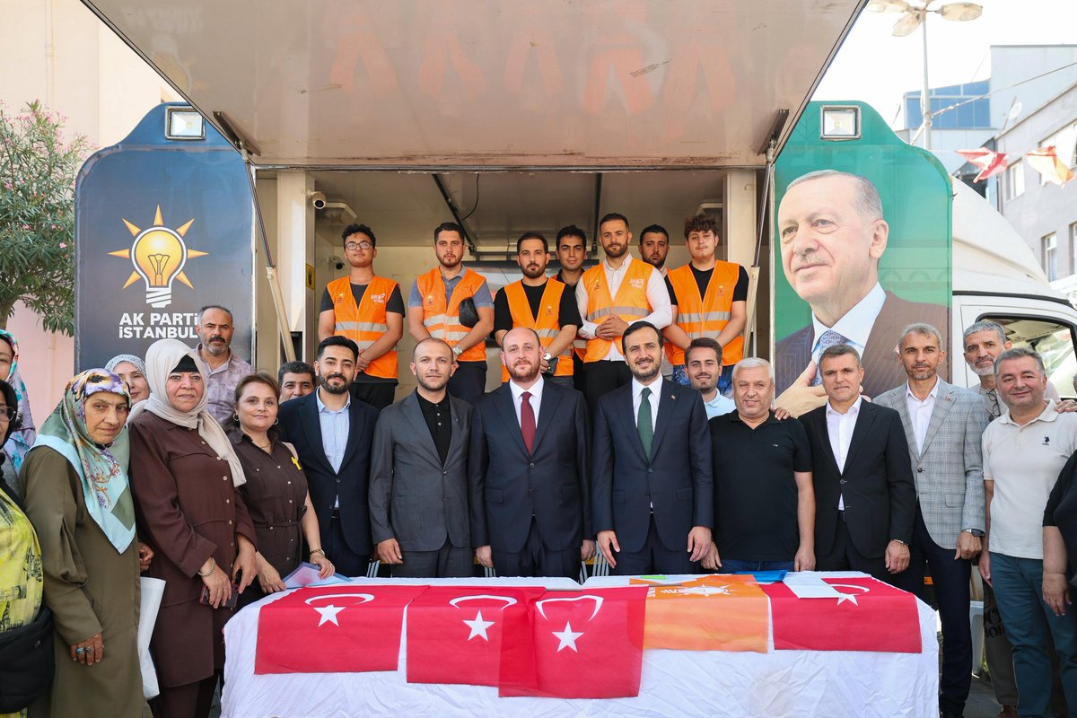 Abdullah Özdemir (@abdullahozdemir) on Twitter photo AK Parti Genel Merkez Teşkilat Başkanımız Sn. <a href="/abuyukgumus/">Ahmet Büyükgümüş</a> ile Beyoğlu’nda AK Nokta’yı ziyaret ettik, milletimizle, teşkilattan arkadaşlarımızla sohbet ettik. Buyurun, siz de gelin. AK Parti Genel Merkez Teşkilat Başkanımız Sn. <a href="/abuyukgumus/">Ahmet Büyükgümüş</a> ile Beyoğlu’nda AK Nokta’yı ziyaret ettik, milletimizle, teşkilattan arkadaşlarımızla sohbet ettik. Buyurun, siz de gelin.