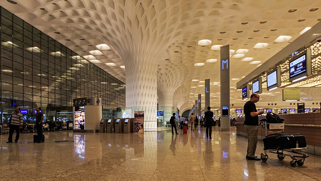 LokmatTimes_ngp's tweet image. Mumbai: Flight operations at Mumbai Airport hit by a technical glitch in the data network, forcing a switch to manual mode.
#MumbaiAirport #FlightDelay #TechnicalGlitch #AviationNews #BreakingNews
