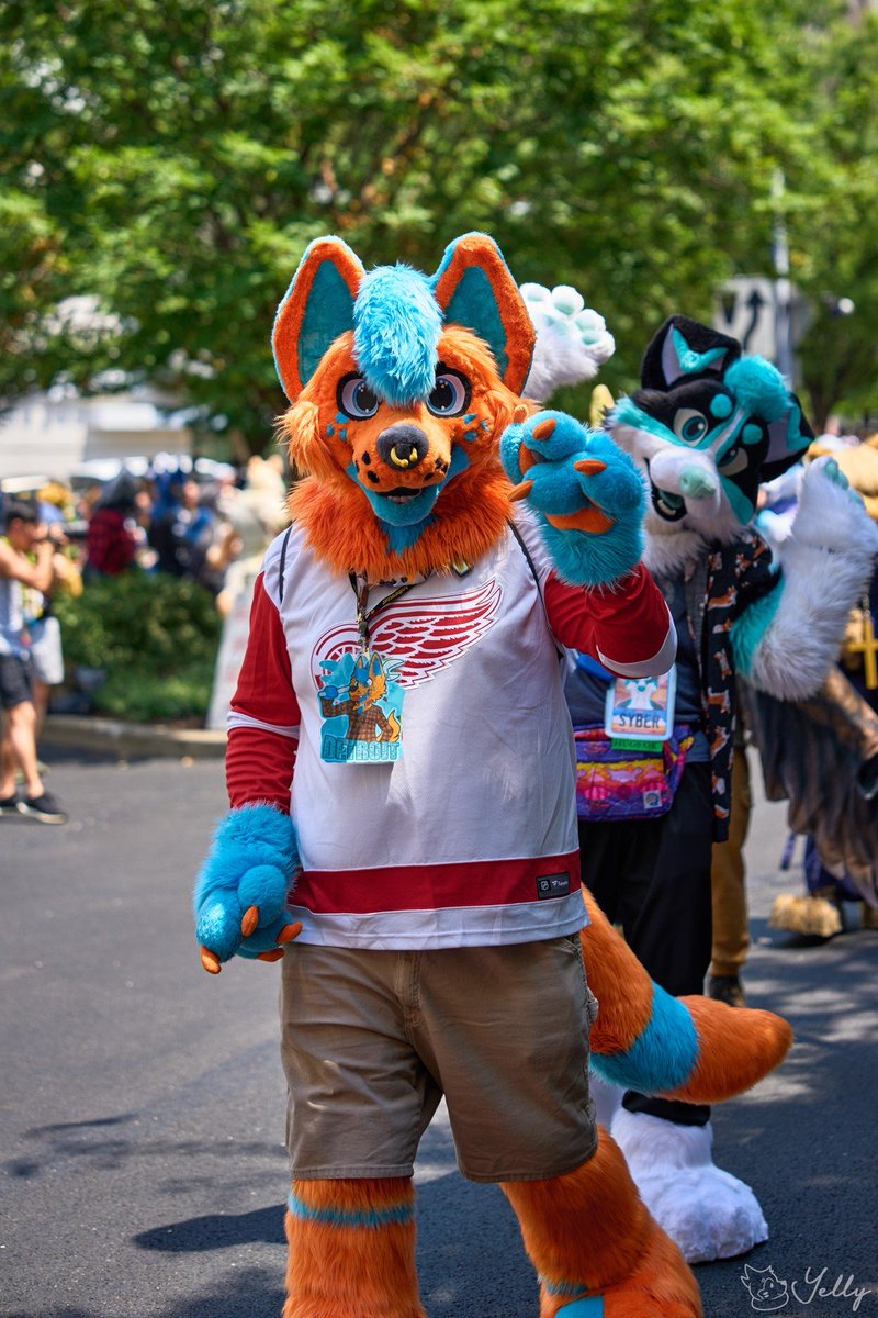 <a href="/SyberCollie/">Syber</a> and me being girl bosses for this late #fursuitfriday 

Photo by  <a href="/yellyXP/">YellyXP</a>  on FurTrack