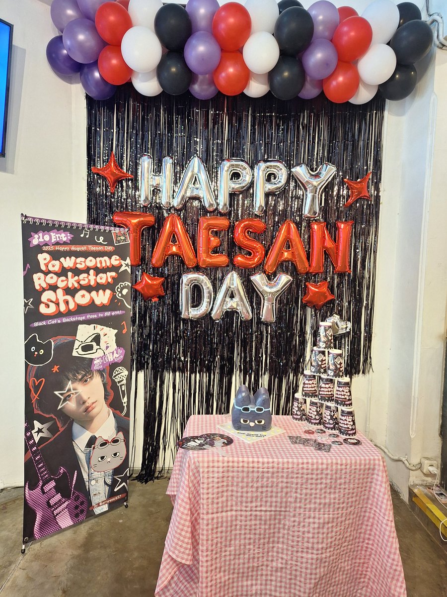 cornsoupxx's tweet photo. My first Boynextdoor birthday cafe, and it is for TAESAN!!

Taesan's Pawsome Rockstar Show by @arnpeach27 x @blueesskiess 

Dan tentunya ditemani oleh @laughinghohoho &amp; @punyanyahwa https://t.co/iNBL70Jkds