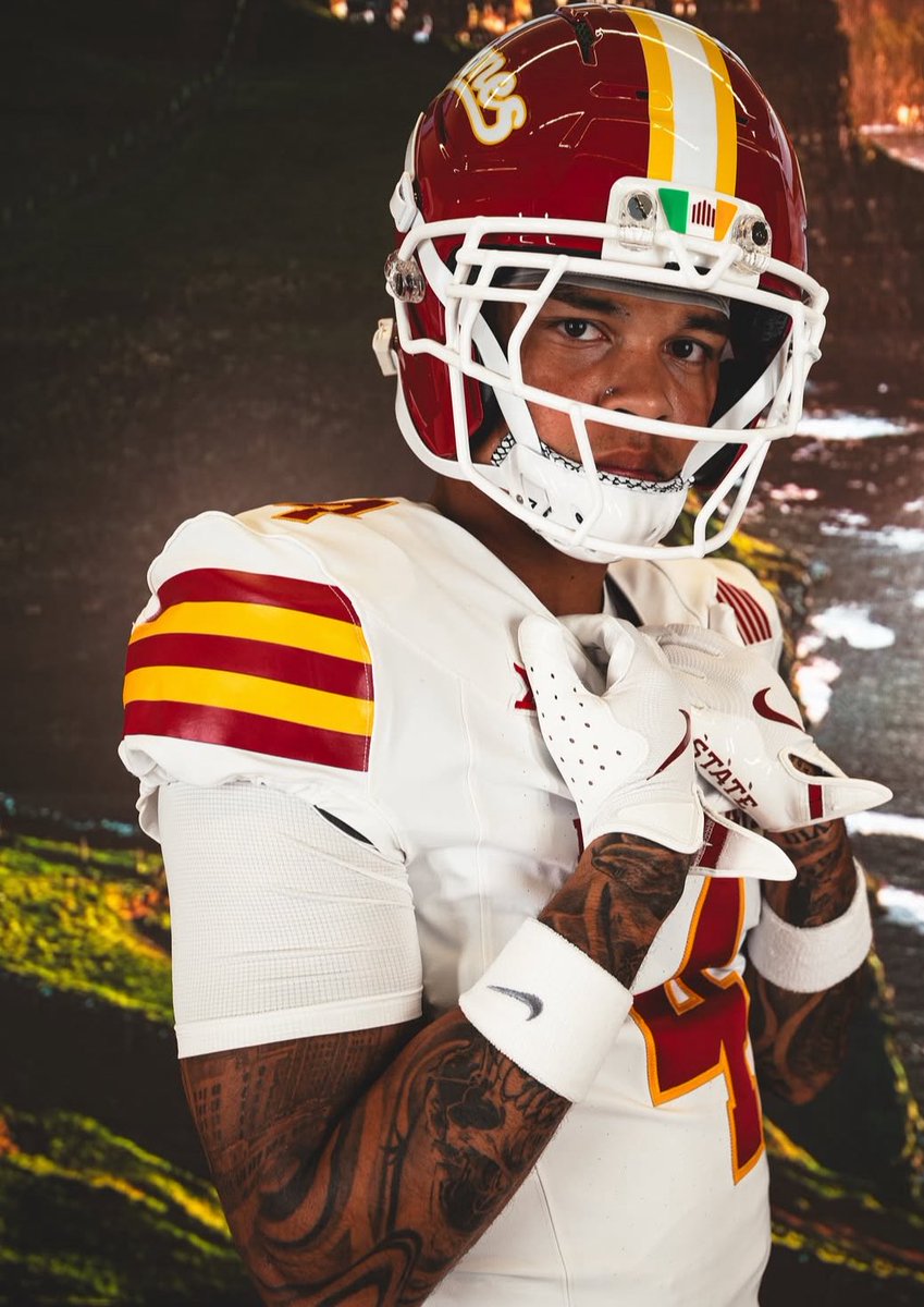 UNISWAG's tweet image. The threads for @CycloneFB to wear in @cfbireland game.

#uniswag