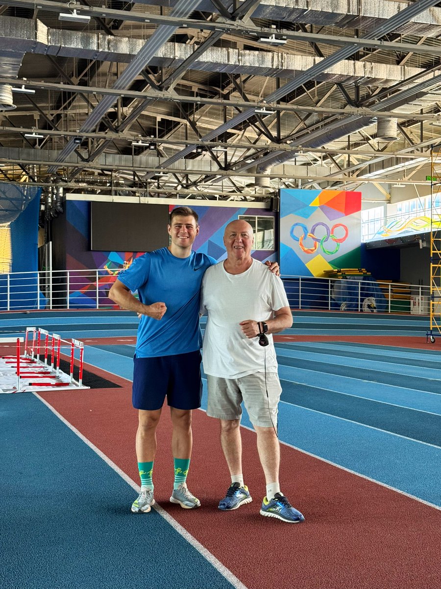 Сьогодні провели чудове тренування в рідному манежі💪🏼

Це я з одним із тренерів нашої команди — Миколою Кушніром. Легендарний тренер із легкої атлетики, наставник багатьох видатних українських спортсменів і колишній бобслеїст. 

З його допомогою ми готуємось до наступного сезону