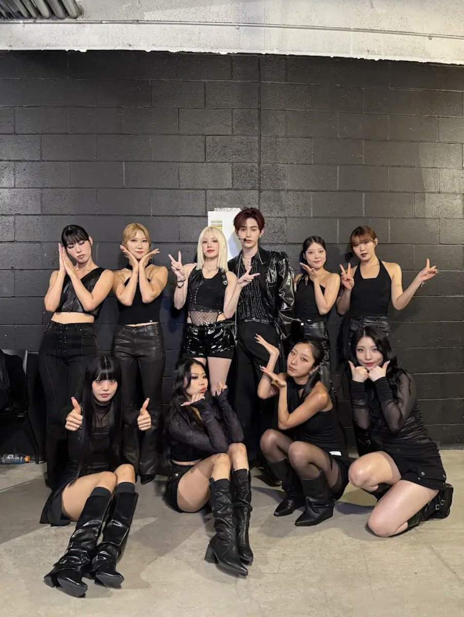 Yuqi and Zhang Hao with Cube’s dancers