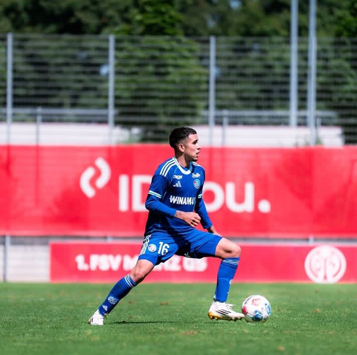 💥 BlueCo Xtra (@bluecoxtra) on Twitter photo According to the <a href="/Direct__Racing/">DIRECT RACING</a> report:
54': Karl-Johan Johnsson committed a blunder to give Mainz 05 1-0 lead.
63': Kendry Paez was LIVELY throughout the match, but was blocked by two Mainz players before losing the ball, which gives the opponent opportunity to make it 2-0. According to the <a href="/Direct__Racing/">DIRECT RACING</a> report:
54': Karl-Johan Johnsson committed a blunder to give Mainz 05 1-0 lead.
63': Kendry Paez was LIVELY throughout the match, but was blocked by two Mainz players before losing the ball, which gives the opponent opportunity to make it 2-0.
