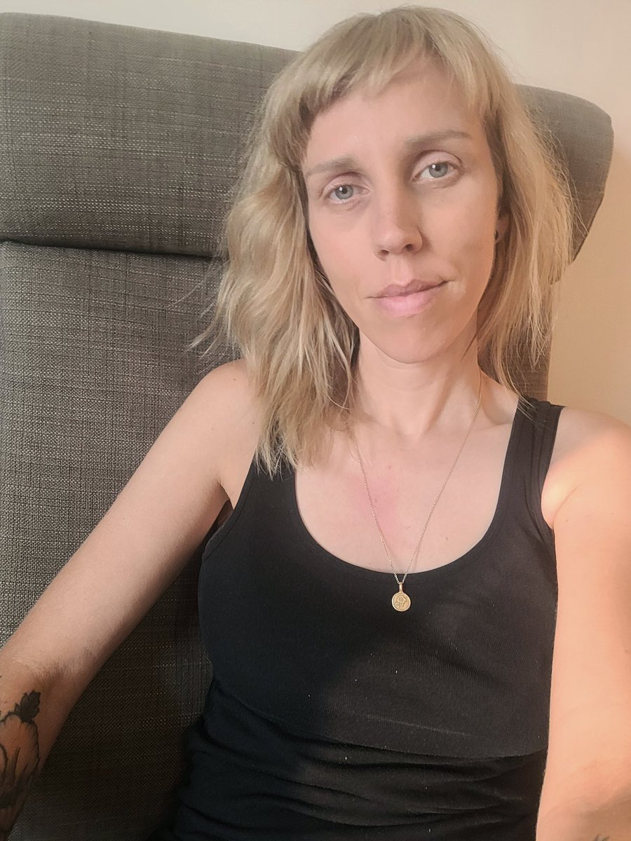 lifeislikeveg's tweet image. I just enrolled in the Food and Travel writing course offered by University of British Columbia. It begins in January—perfect timing when the restaurant isn&apos;t quite as busy. 
#cheflife #extendedlearning #woman #pei #ubc #writer #WritingCommunity