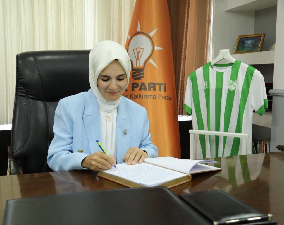 Aile ve Sosyal Hizmetler Bakanımız Sayın Mahinur Özdemir Göktaş’a 
il başkanlığımıza yaptıkları nazik ziyaret için teşekkür eder, çalışmalarında kolaylıklar dileriz. <a href="/MahinurOzdemir/">Mahinur Özdemir Göktaş</a>