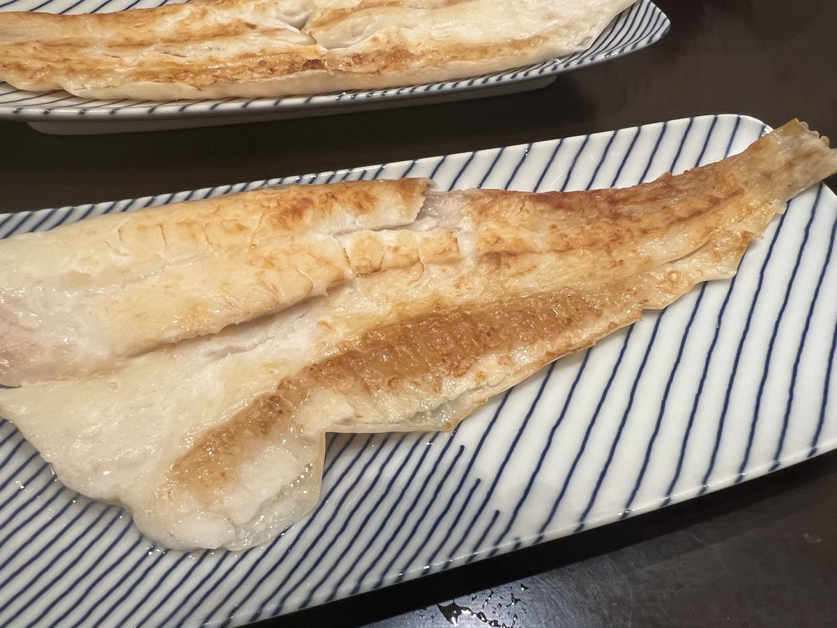ヒラメの塩焼きめちゃくちゃうまかったです。エンガワ部分の脂が良いですね。