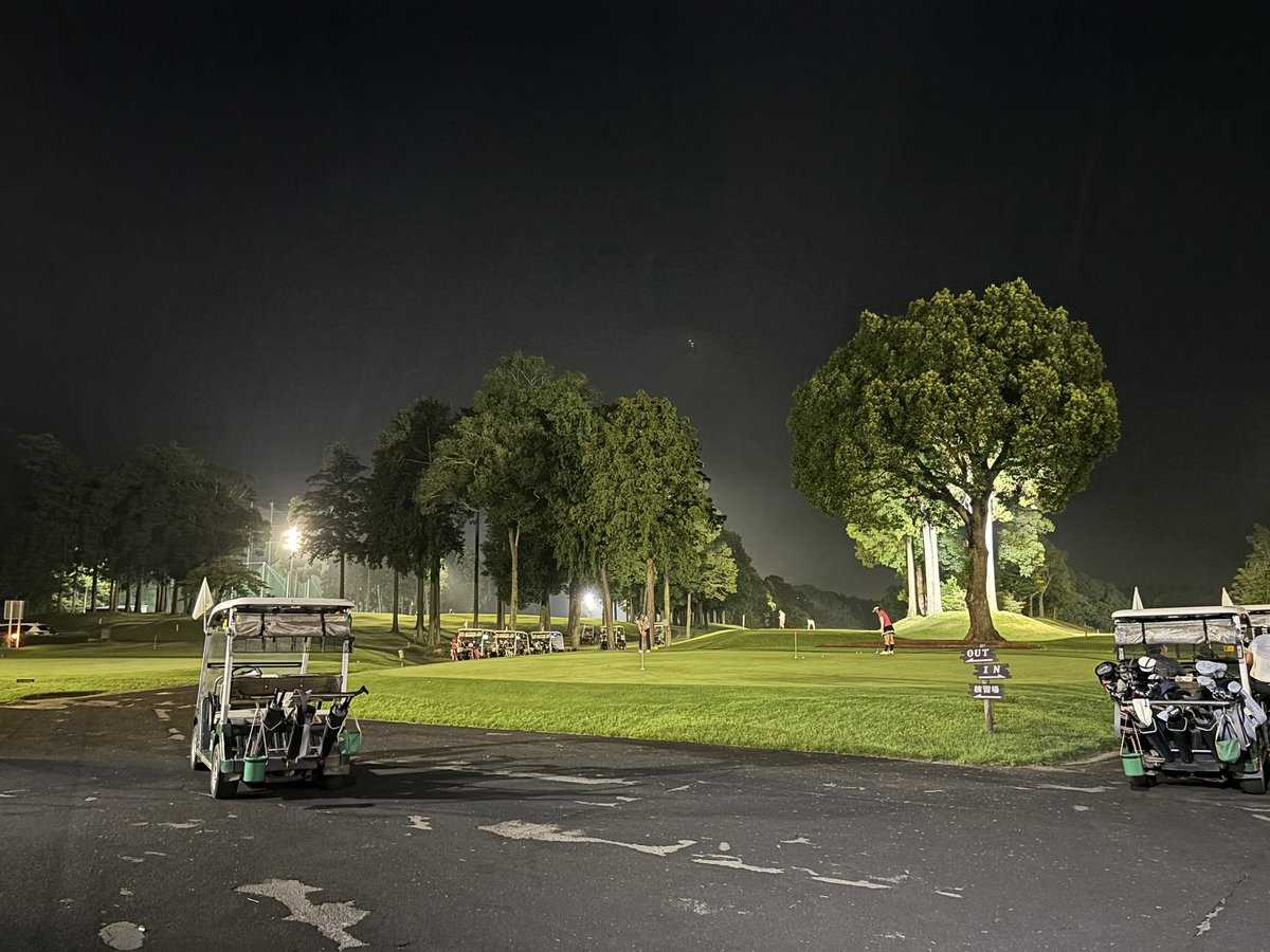 sacksack1987's tweet image. 信じられるか？？
今日ゴルフして明日もゴルフするのに
今からナイターでゴルフするんだぜ？？
頭がおかしくなっちゃった人達と始まります⛳️
withイケイ、eiko