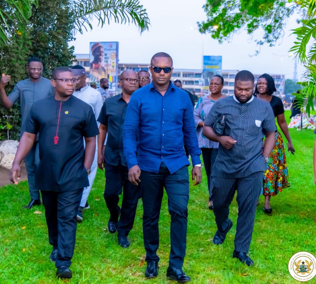 Cadres may come, cadres may go
But the revolution has come to stay

Rest well, Comrades. #GhanaMourns