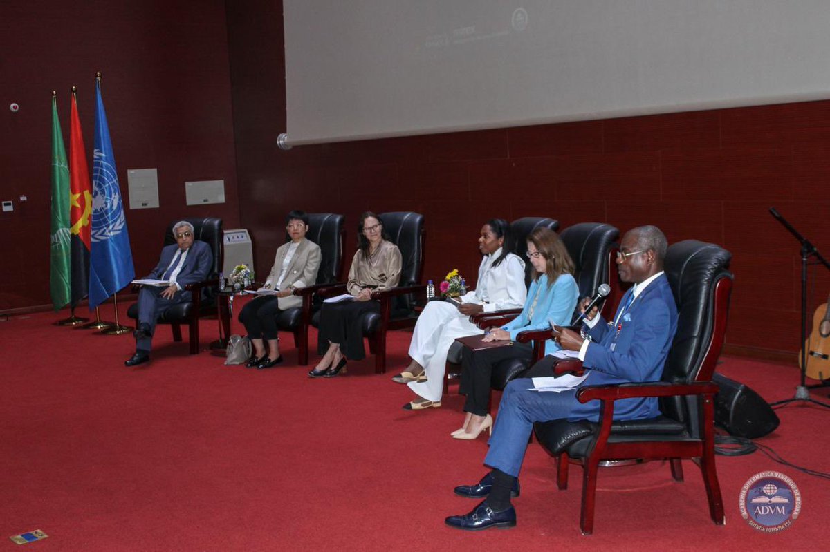 Amb..Yema Silva, RPA à la Mission Diplomatique de l'Angola en Éthiopie et auprès de l'UA et de l'UNECA, était l'une des intervenantes de la Table Ronde «Les Femmes dans la Diplomatie – Leadership, Défis et Réalisations», Luanda, 8/8 à l'Académie Diplomatique Venâncio de Moura.