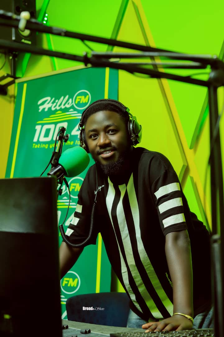 Taking You To The Top 🔥 (@hillsfmkabale) on Twitter photo Saturdays don't have to be boring all the time, let <a href="/McAustinz/">Tiny Mukiga Mc Austinz🇺🇬🇷🇼</a> and the crew keep you a company with finest African jams on the #hillsfmAfrobeats Where are you listening in from?
listen live hillsfm.co.ug
#takingyoutothetop
#afrobeatswithAustinz Saturdays don't have to be boring all the time, let <a href="/McAustinz/">Tiny Mukiga Mc Austinz🇺🇬🇷🇼</a> and the crew keep you a company with finest African jams on the #hillsfmAfrobeats Where are you listening in from?
listen live hillsfm.co.ug
#takingyoutothetop
#afrobeatswithAustinz