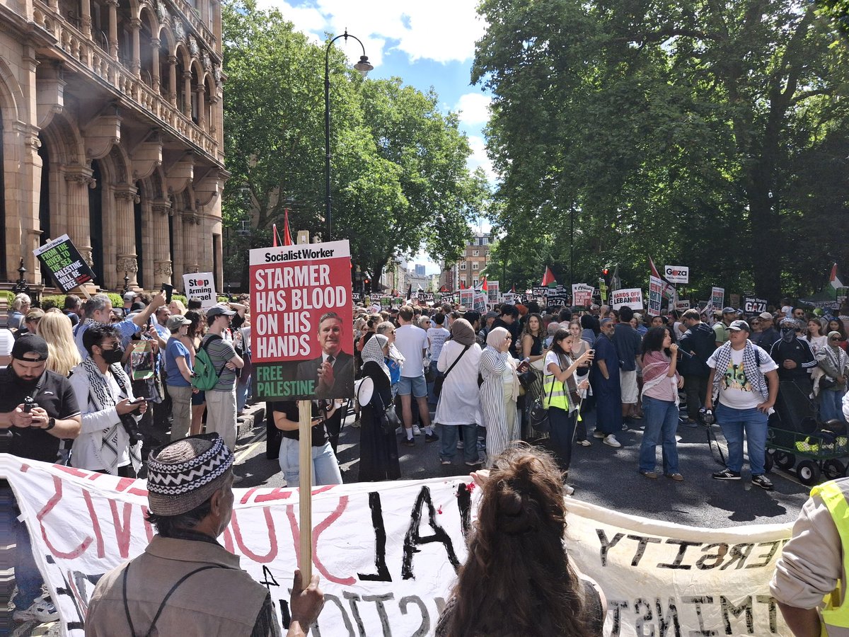 HannaKienzler's tweet photo. National March for Palestine is starting in London. We are loud, we are angry, and we are here to demand an end to Israel's genocide in Gaza, which our governments are supporting. #ShutItDownForPalestine #StopGazaGenocide #Intifada https://t.co/6ii5clRKCR