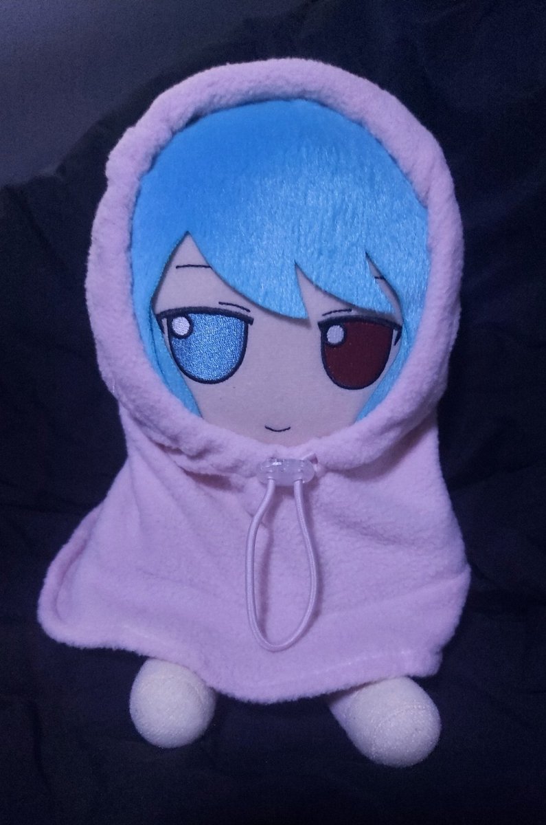 Kogasa is wearing a raincoat.
#fumo #fumofumo #ふもふも