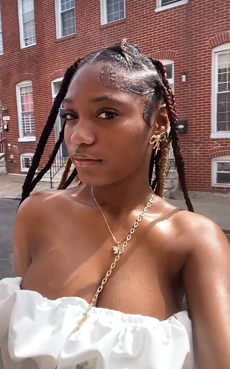 WildSubmissions's tweet photo. what bra size u think i wear 🙈 #bigboobs #ebony #bmore #black #thick #pretty https://t.co/NyVuSRw8qT