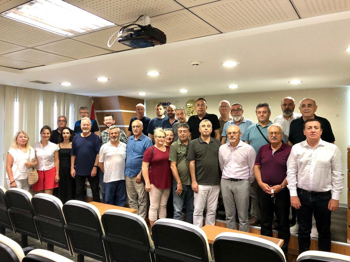 📍Elektrik Mühendisleri Odası Samsun Şubesi’ndeyiz.
Oda Başkanımız Mahir Ulutas‘ın kamu yararına uyarılarıyla, Yanan Ormanlar ve Sahte Diplomalar konusunda basın açıklaması dayız.