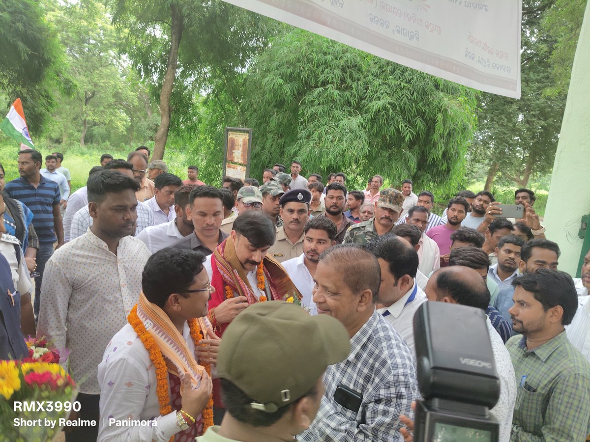 irasisacharya's tweet photo. ମୋର ବିଧାନସଭା ଅନ୍ତର୍ଗତ ସୋହେଲା ବ୍ଲକର ପାଣିମୋରା ଗ୍ରାମରେ ନୂତନ ଆୟୁଷ୍ମାନ ଆରୋଗ୍ୟ ମନ୍ଦିରର ଶୁଭ ଉଦଘାଟନୀ ଉତ୍ସବରେ ମାନ୍ୟବର ସ୍ୱାସ୍ଥ୍ୟ ଓ ପରିବାର କଲ୍ୟାଣ ମନ୍ତ୍ରୀ ଶ୍ରୀ @MahalingMukesh ଙ୍କ ଉପସ୍ଥିତିରେ ଶୁଭ ଭିତ୍ତି ପ୍ରସ୍ତର ସ୍ଥାପନ କଲୁ ll
#HealthMinister #MukeshMahaling
#Panimora
#SohelaBlock
#BhatliConstituency