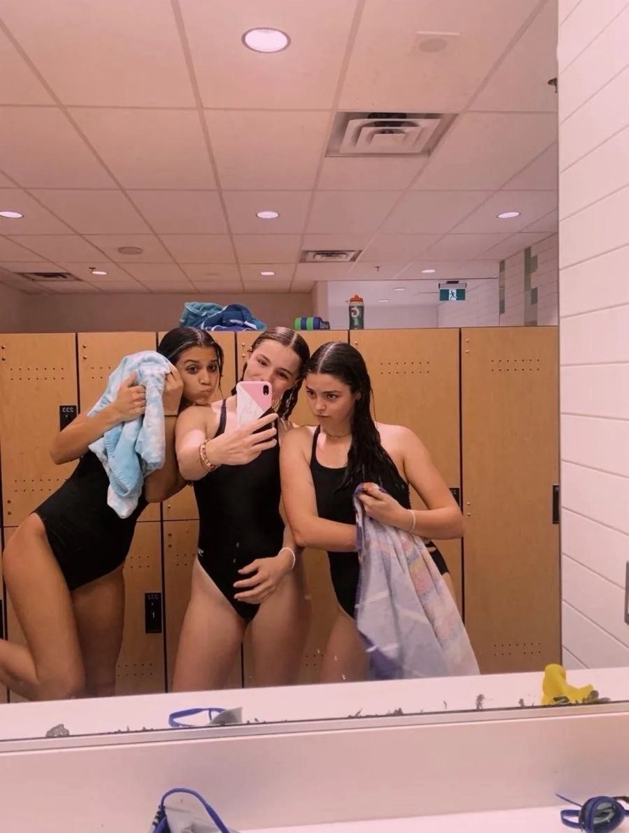 MassiaPyt's tweet image. Pool party!!😛😛