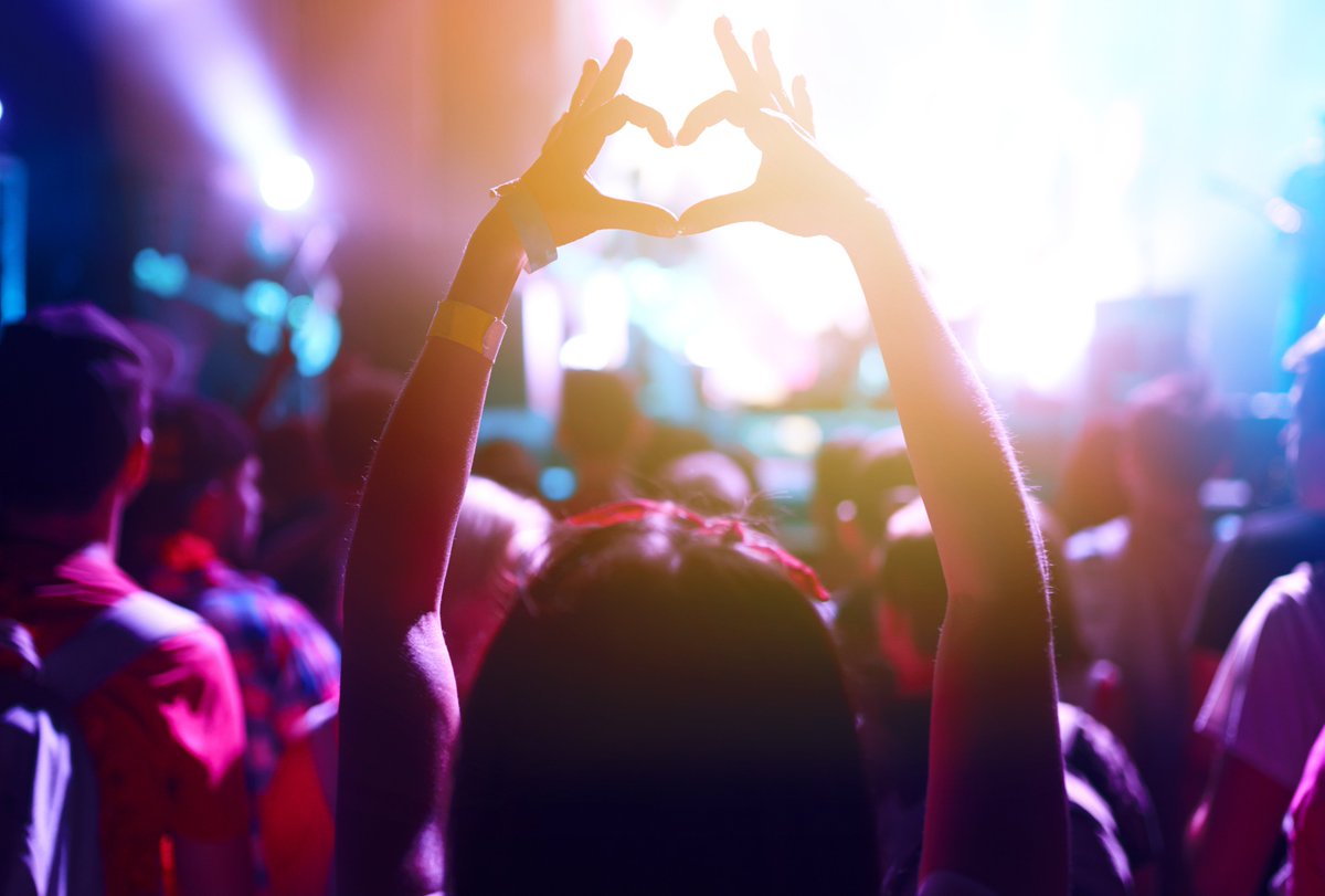 🎉 Hoy es sábado ¿Vas a un festival o evento deportivo?

Guarda tus objetos de valor cerca de ti

Identifica salidas de emergencia

Acuerda un punto de encuentro con amigos
⚠️ Ante cualquier incidente, AlertCops está a un toque de distancia.