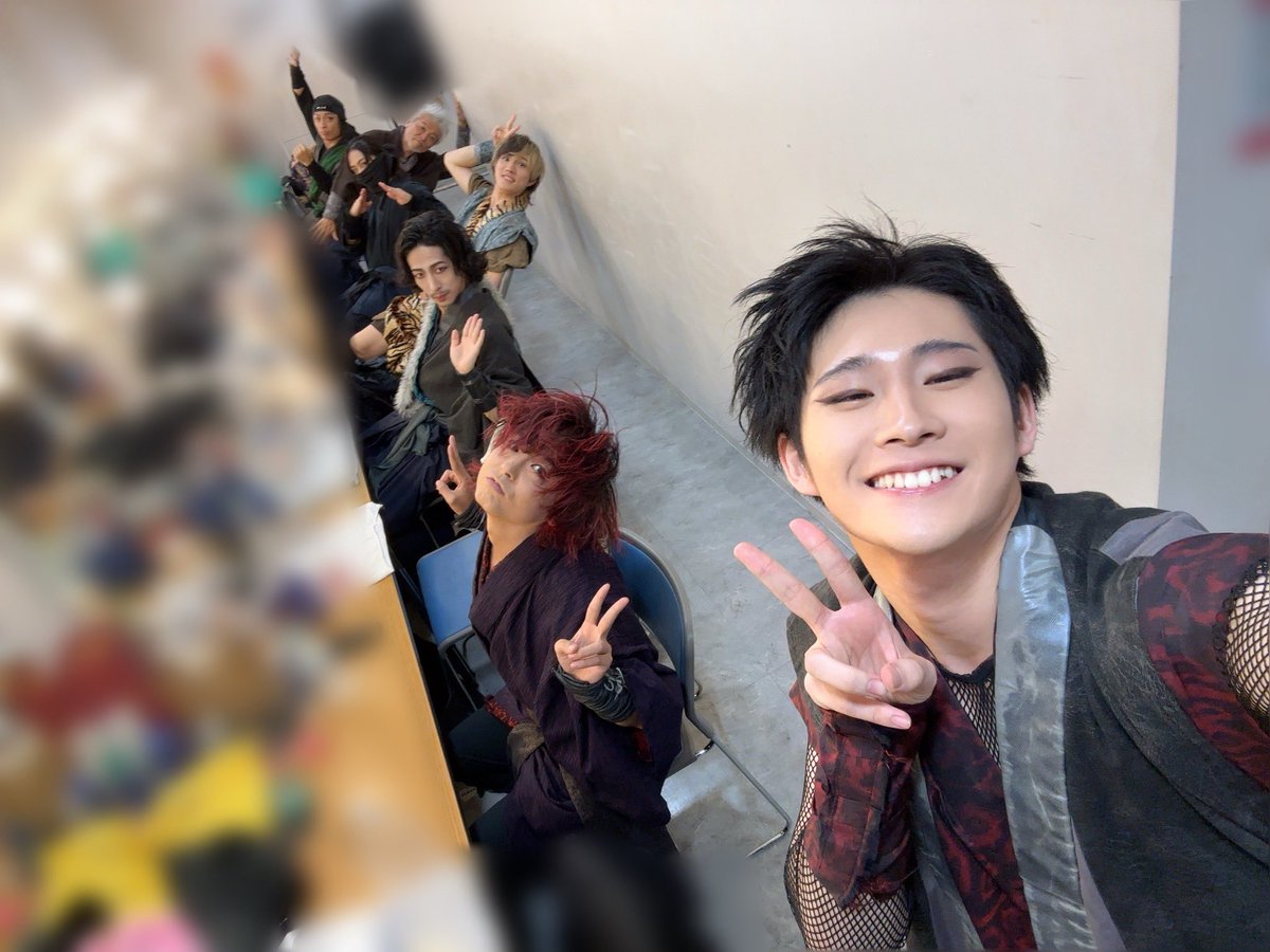 takaiwashinta's tweet photo. 劇団丸組幕引き公演
「山潜り-YAMAKUGURI-」
4日目ありがとうございました！！！

あたしの席周りのみなさんです◜ω◝

明日は千穐楽…
最後まで気合い入れて参ります！！！
ぜひ劇場でお待ちしております！！！
#山潜り 

【🎫高岩芯泰扱い】
https://t.co/mdE1Tc37g7 https://t.co/EtXTpqMwOv