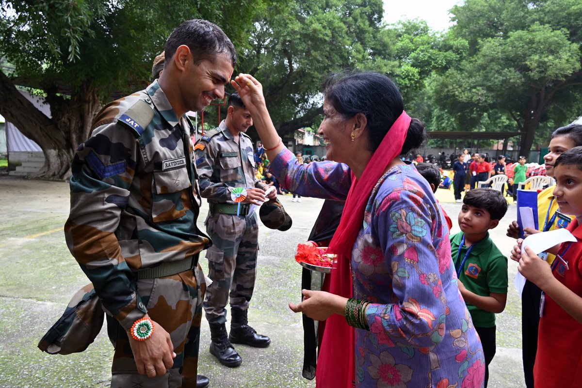 Threads of security, bond of honour.
"On this #RakshaBandhan, school children of Army Public School, Janta English Inter College, Bareilly and Navodaya Public School, Bareilly tied rakhis to undertrainee Agniveers of the JAT REGIMENTAL CENTRE of #IndianArmy staff, symbolising