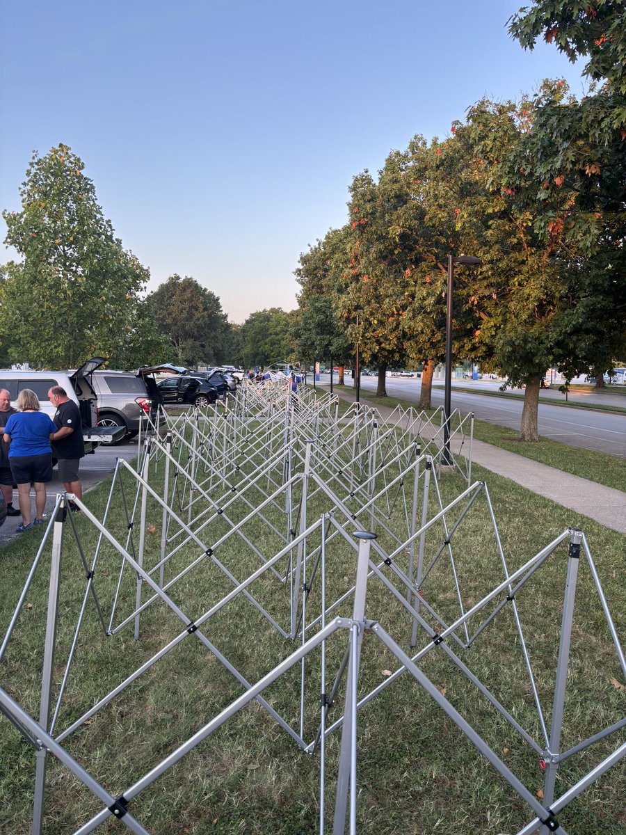 Spunky1nky 🇺🇸 (@monkeybcool123) on Twitter photo Sure would've been nice if the <a href="/UKFootball/">Kentucky Football</a> team and coaches had come to visit the fans who slept in the parking lot all night to get a spot for the season. Sure would've been nice if the <a href="/UKFootball/">Kentucky Football</a> team and coaches had come to visit the fans who slept in the parking lot all night to get a spot for the season.