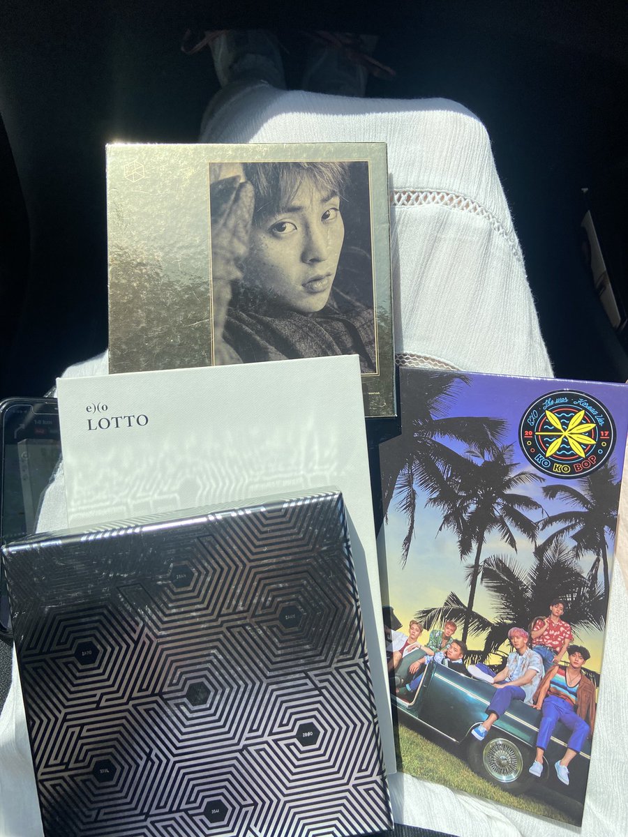 fairyhatelier's tweet image. la voiture du daron a pas le bluetooth donc on sort les #classiques