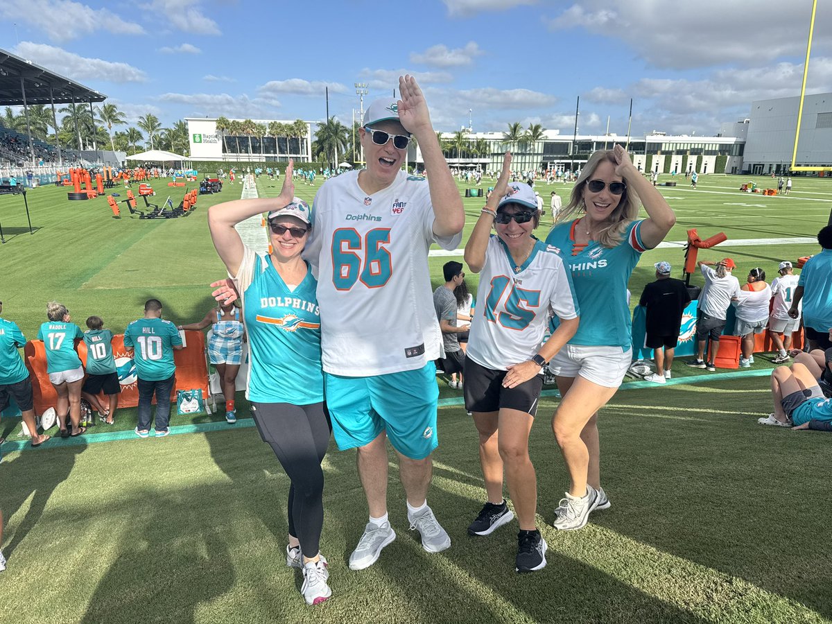 Big E, thinking about you and your family! Sending you strength, prayers, and positive energy as you continue to fight!!!! YOU GOT THIS!!!! WE GOT YOU!!!! 🫶🏽🙏🏽💪🏽 

Fam🧡 reply #BigEStrong and let’s get it trending!!!!

#FinaticsFightingCancer #PhinsUp  <a href="/ian693/">Big E</a>