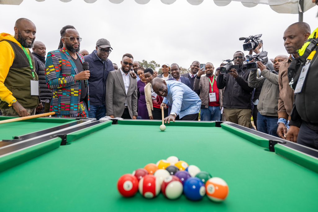 Wakora huwa chini sana social activities 😂